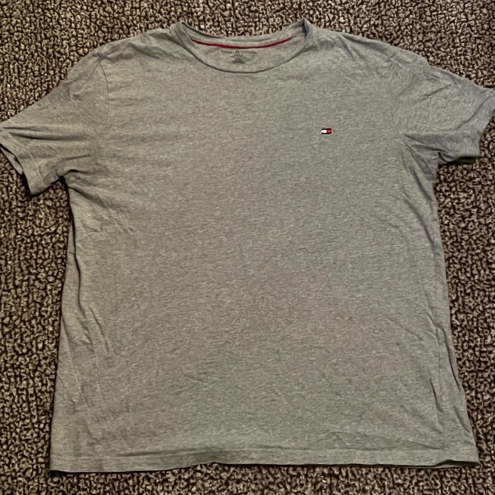 Gray Tommy Hilfiger short sleeve t-shirt size large